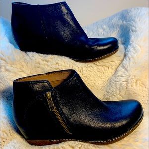 Dansko Leyla Zip Bootie